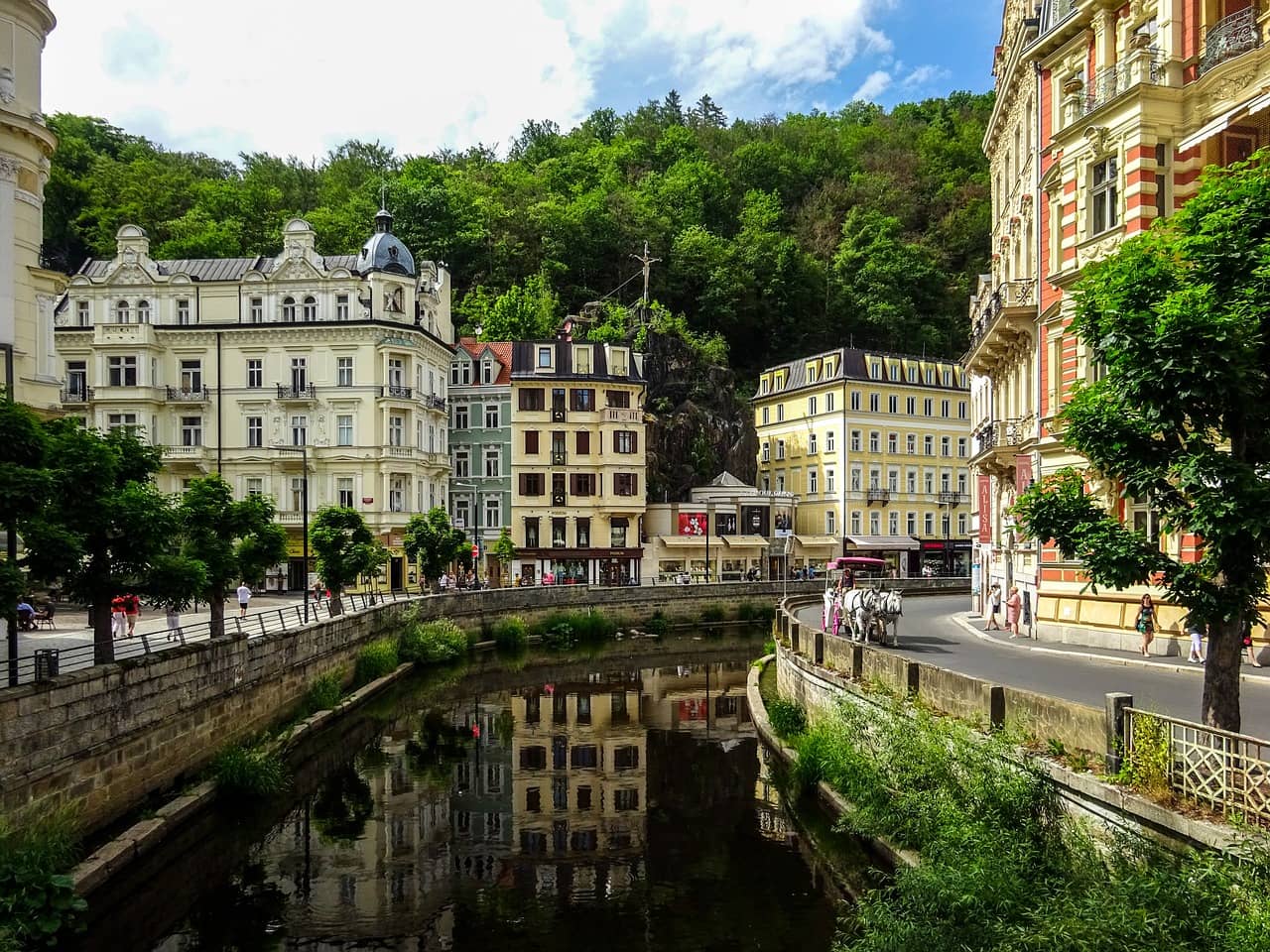 Lázeňský trojuhelnik - Karlovy Vary - pohled 2