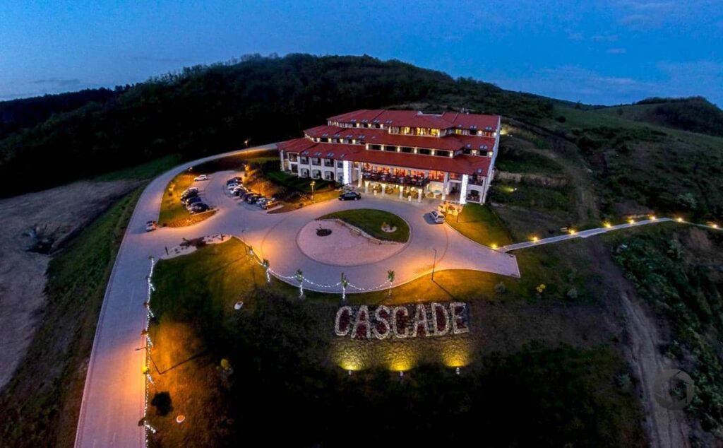 Hotel Cascade Resort & Spa